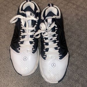 Boys Jordan’s size 5Y. Good preowned condition